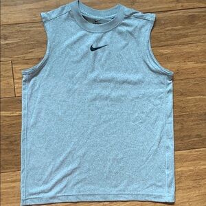 ☀️ 3/$36 or 2/$30 
NEW NIKE DriFIT Boys Sleeveless Tank Grey sz Small